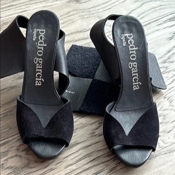 Pedro Garcia Black Sandals with Chunky Heel and Crisscross Straps - Picture 12 of 16